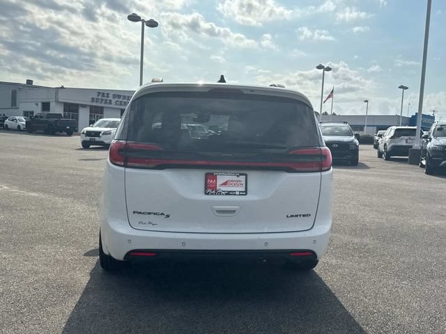 Used 2025 Chrysler Pacifica Limited FWD image 5