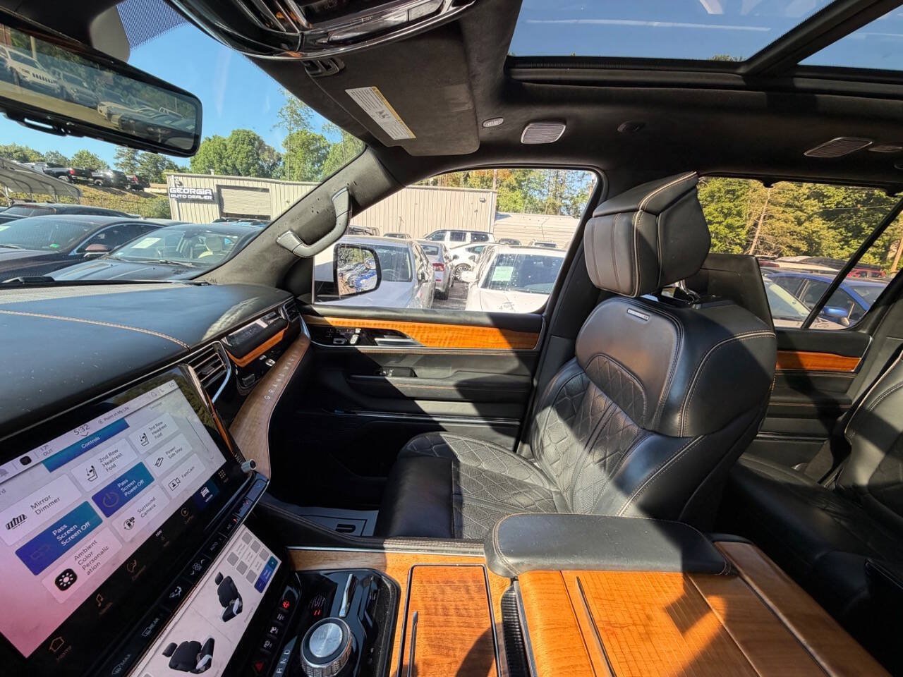 Used 2022 Jeep Grand Wagoneer Series III w/ Rear Seat Video Group 1 AWD/4WD image 31
