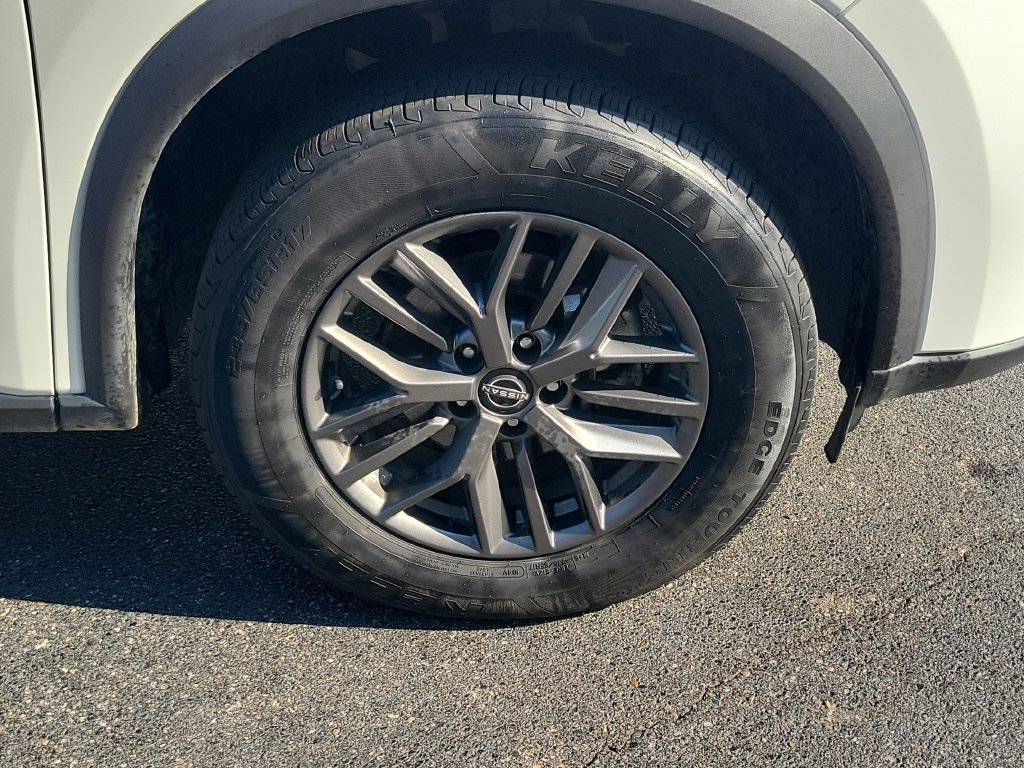 Used 2024 Nissan Rogue S FWD image 9