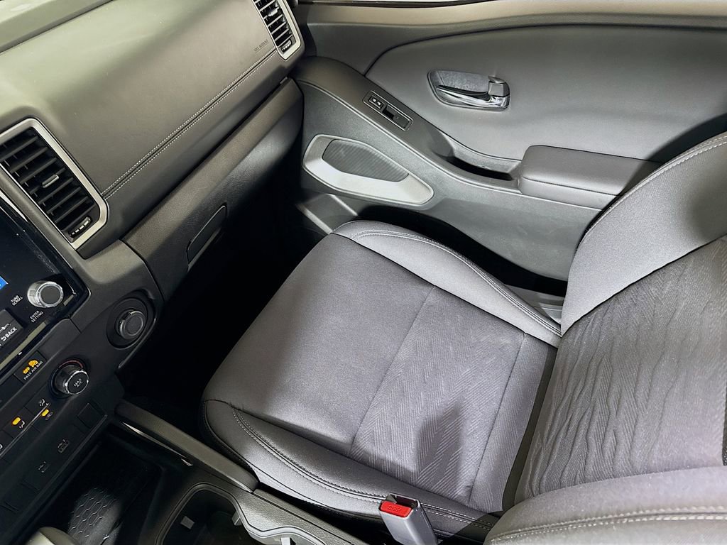 Used 2024 Nissan Frontier SV image 19
