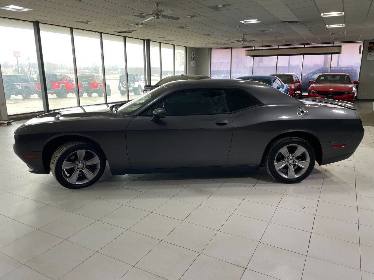 Used 2019 Dodge Challenger SXT image 4