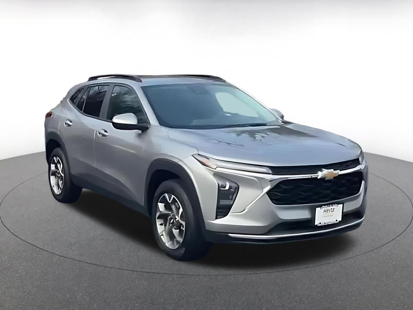 Used 2025 Chevrolet Trax LT image 3