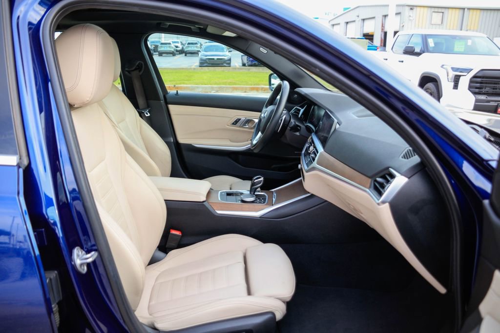 Used 2020 BMW 330i Sedan w/ Premium Package image 9