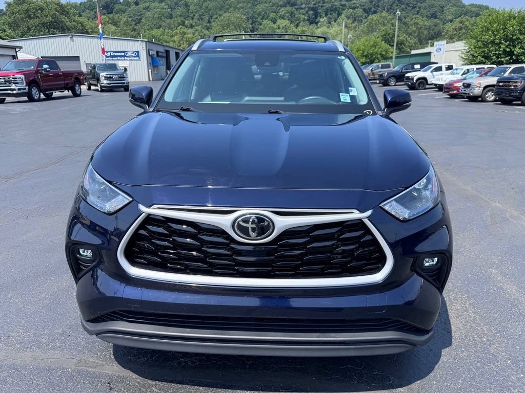 Used 2024 Toyota Highlander XLE AWD/4WD image 7