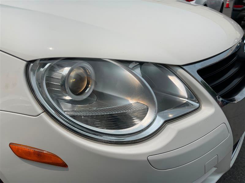 Used 2011 Volkswagen Eos Lux FWD image 56