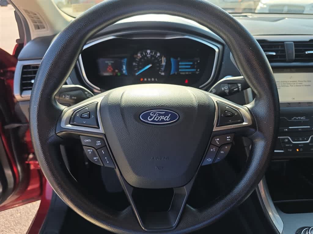 Used 2019 Ford Fusion SE FWD image 18