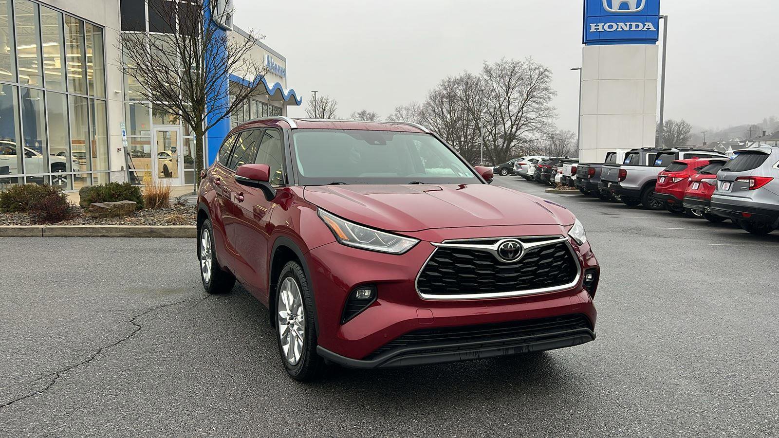 Used 2020 Toyota Highlander Limited image 1