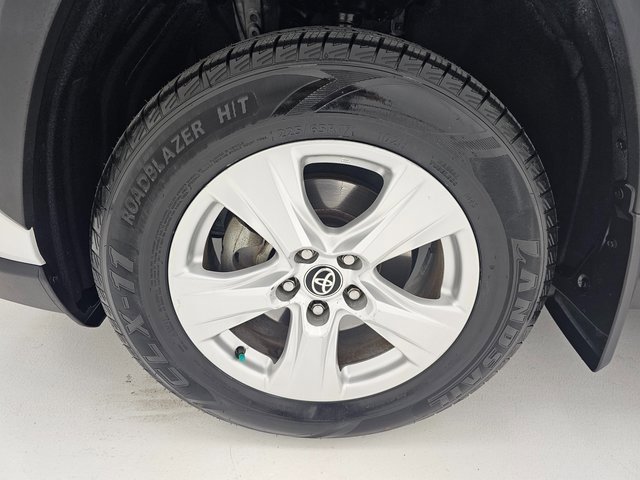 Used 2021 Toyota RAV4 XLE w/ Convenience Package image 7