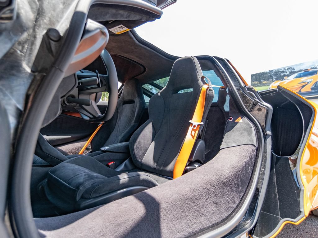 Used 2025 McLaren 750S RWD image 9
