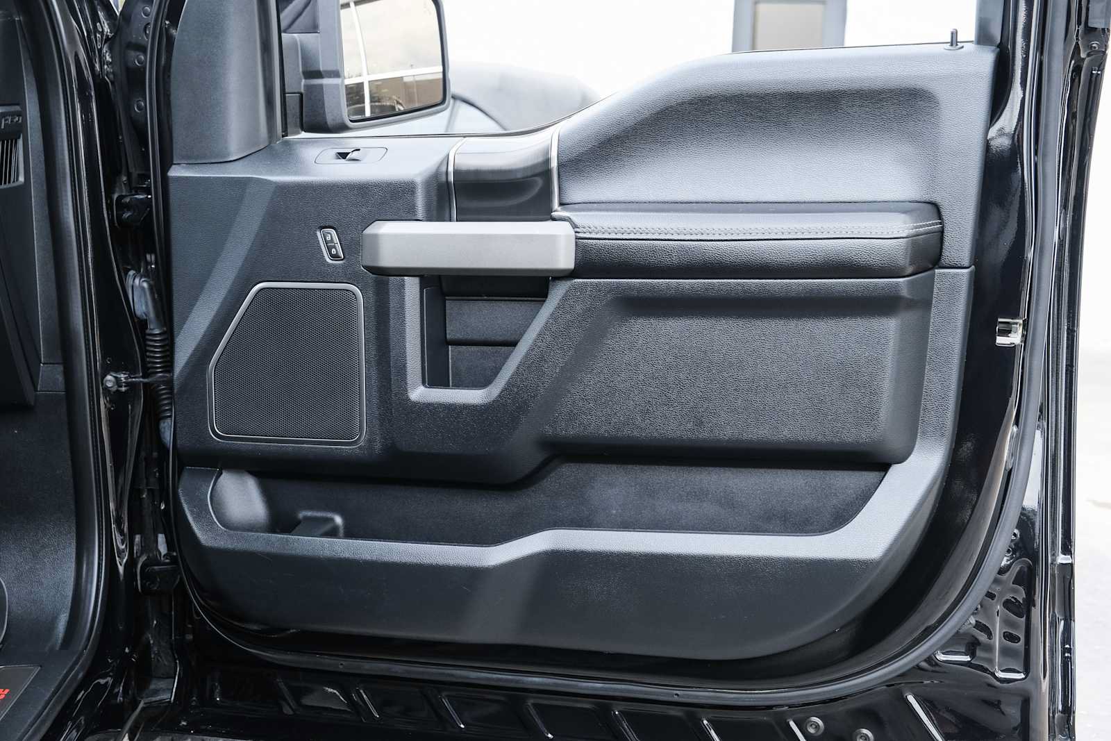 Used 2019 Ford F150 Raptor w/ Equipment Group 802A Luxury AWD/4WD image 39