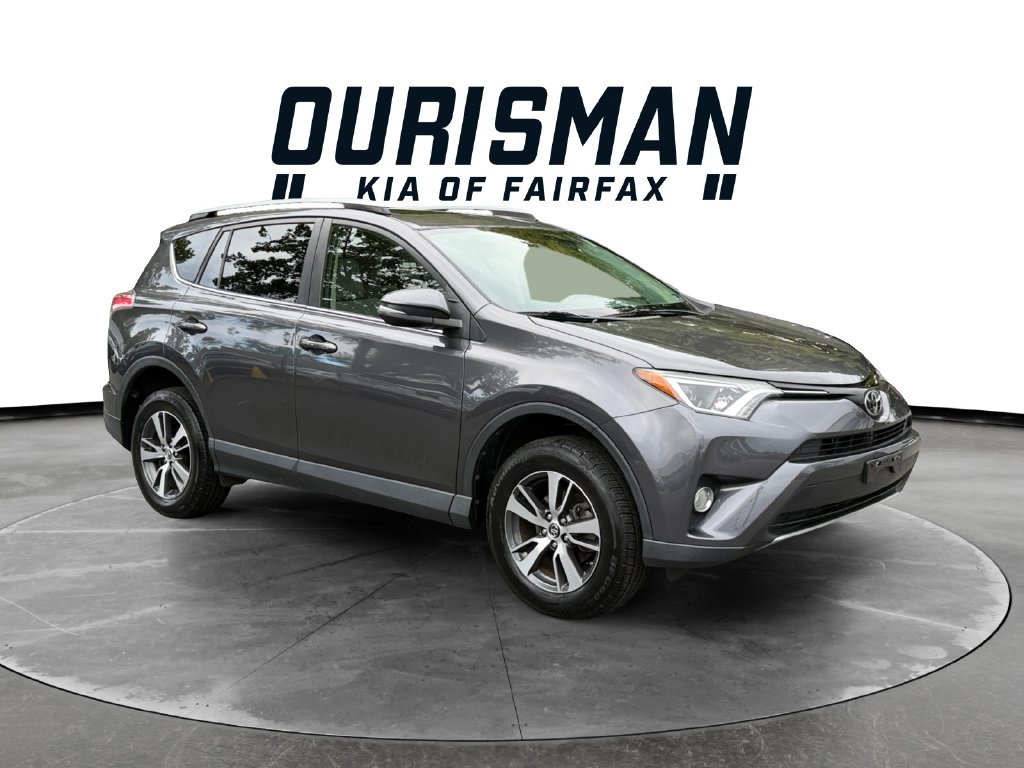Used 2017 Toyota RAV4 XLE AWD/4WD image 1