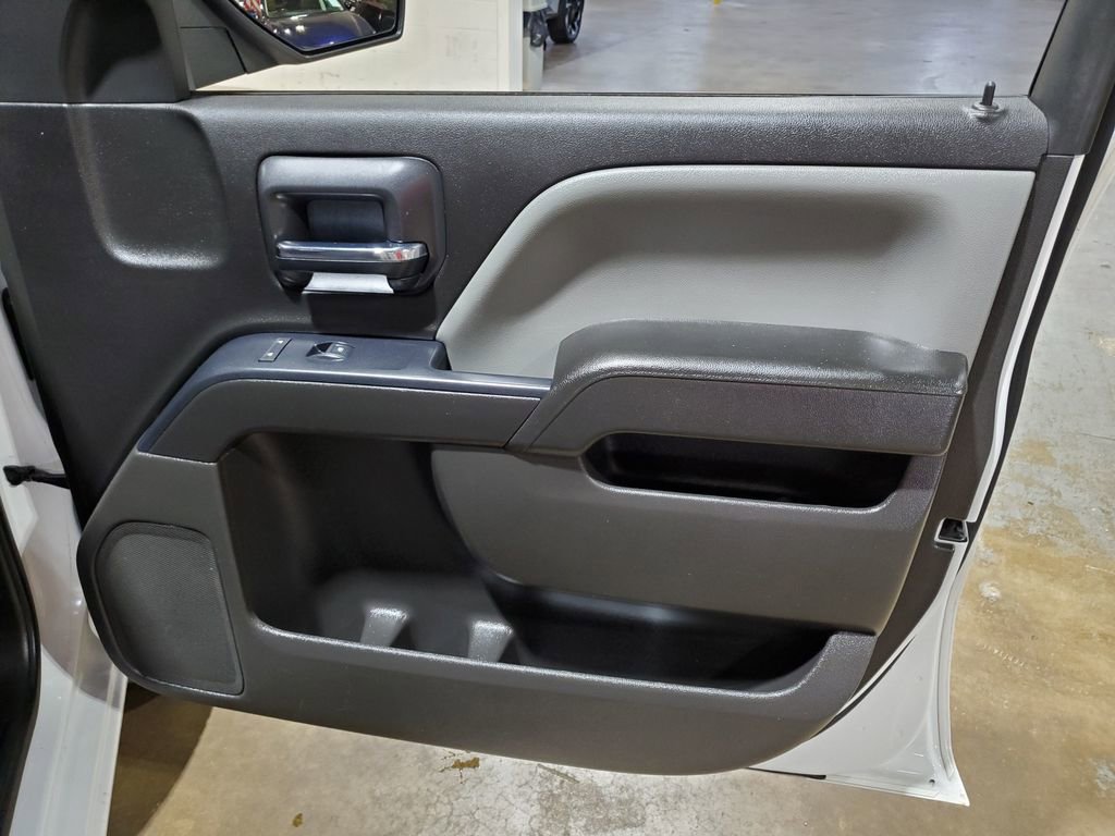 Used 2018 Chevrolet Silverado 1500 Custom w/ Custom Value Package AWD/4WD image 16