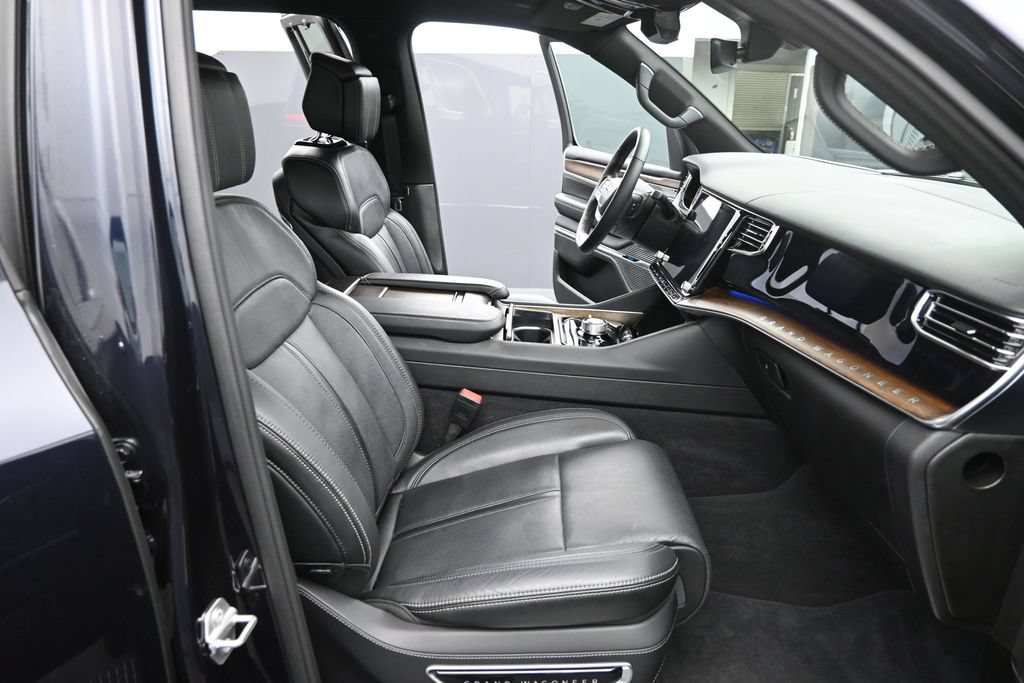 Used 2025 Jeep Grand Wagoneer 4WD image 23