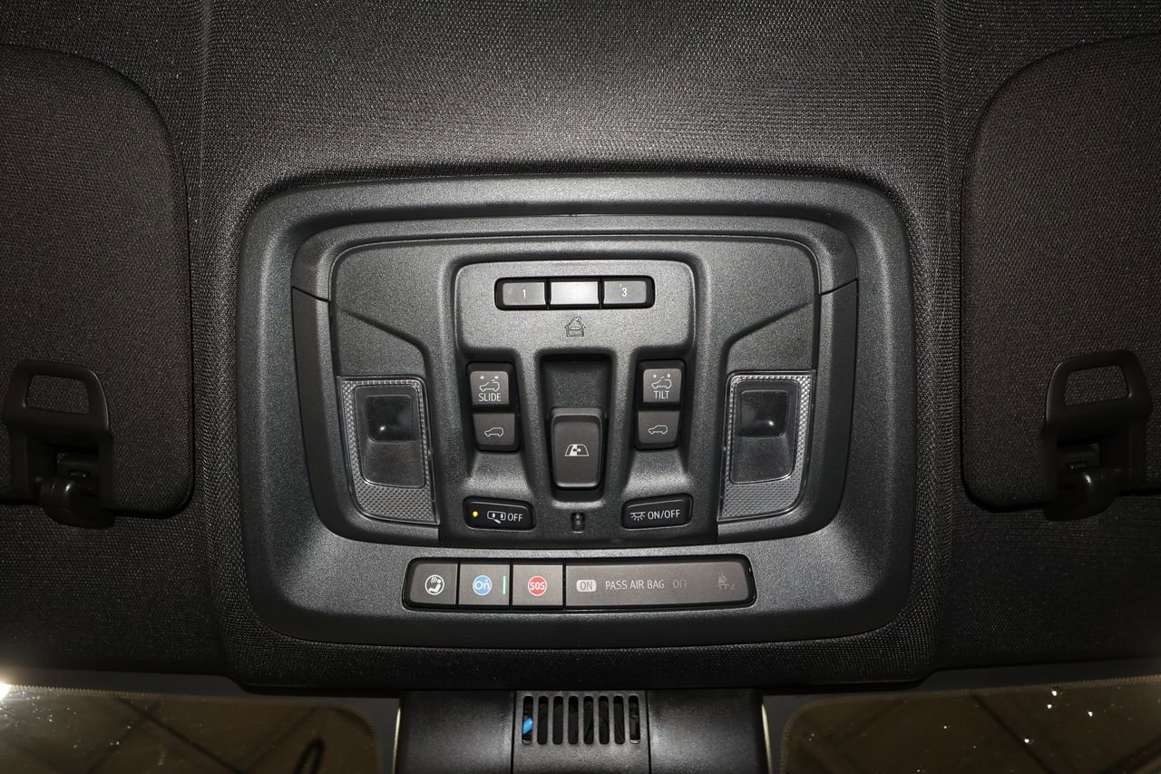 Used 2025 Chevrolet Silverado 1500 ZR2 w/ Technology Package image 34