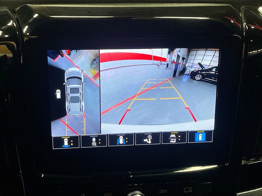 Used 2023 Chevrolet Traverse RS image 14