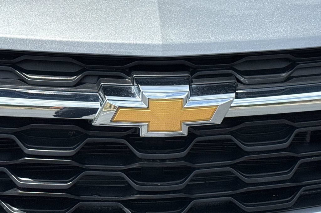 Used 2025 Chevrolet Trax LS FWD image 8