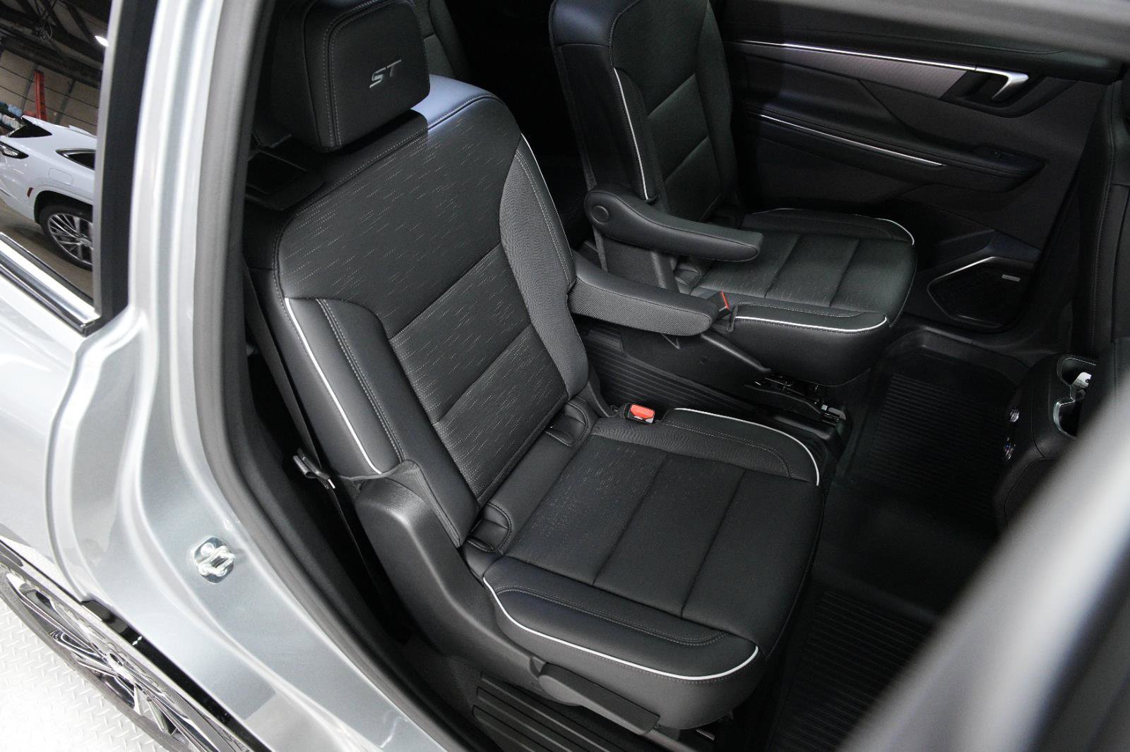 New 2026 Buick Enclave Sport Touring w/ LPO, Floor Liner Package image 17