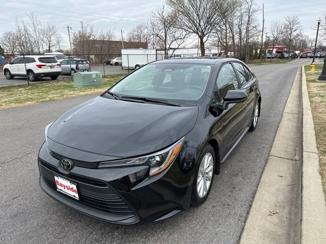Used 2025 Toyota Corolla LE w/ LE Premium Package image 4