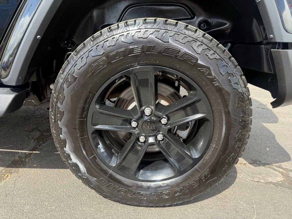 Used 2022 Jeep Wrangler Unlimited Sahara AWD/4WD image 33