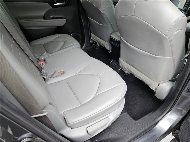 Used 2020 Toyota Highlander XLE AWD/4WD image 20
