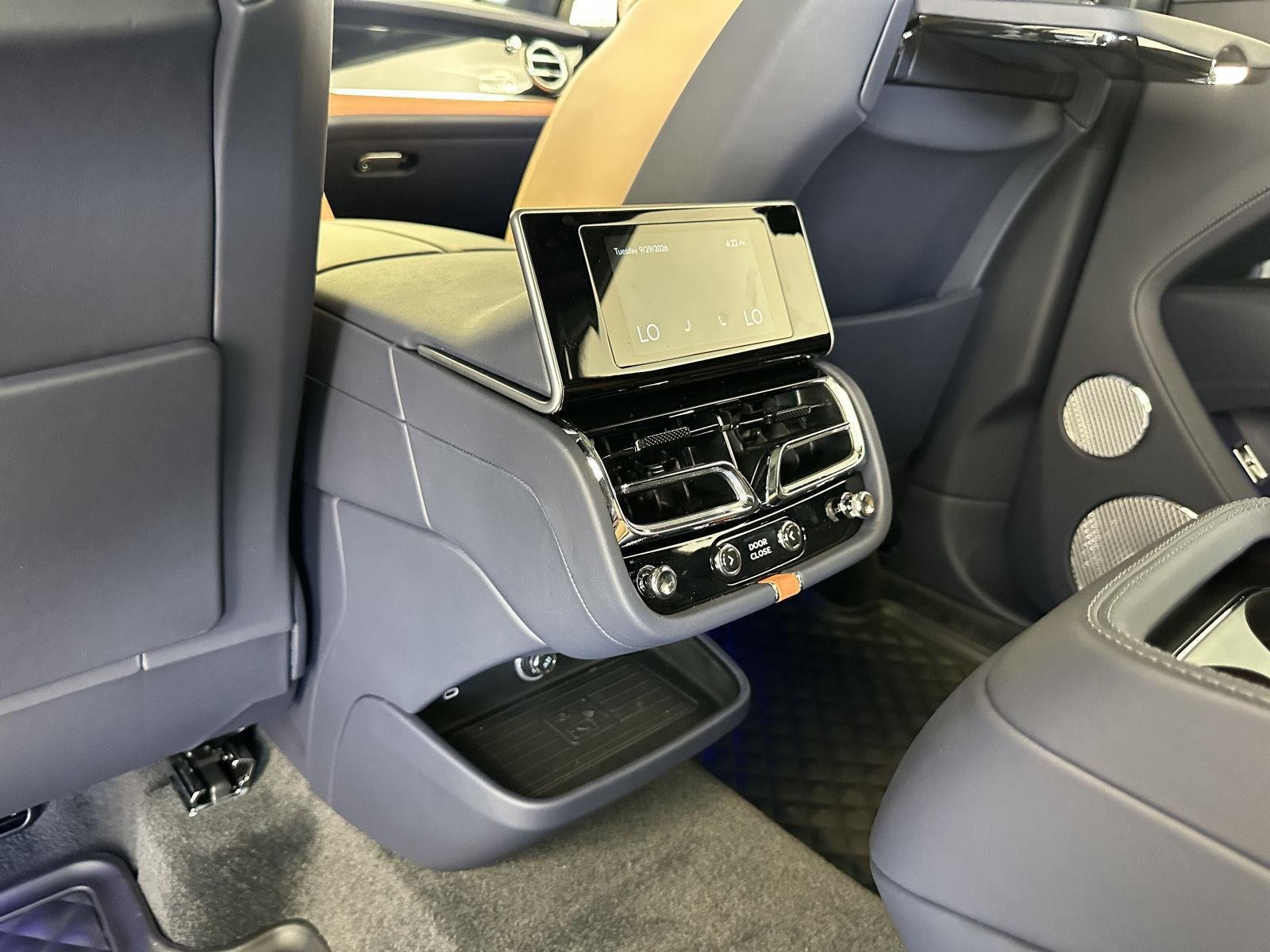 New 2026 Bentley Bentayga Extended Wheelbase AWD/4WD image 36