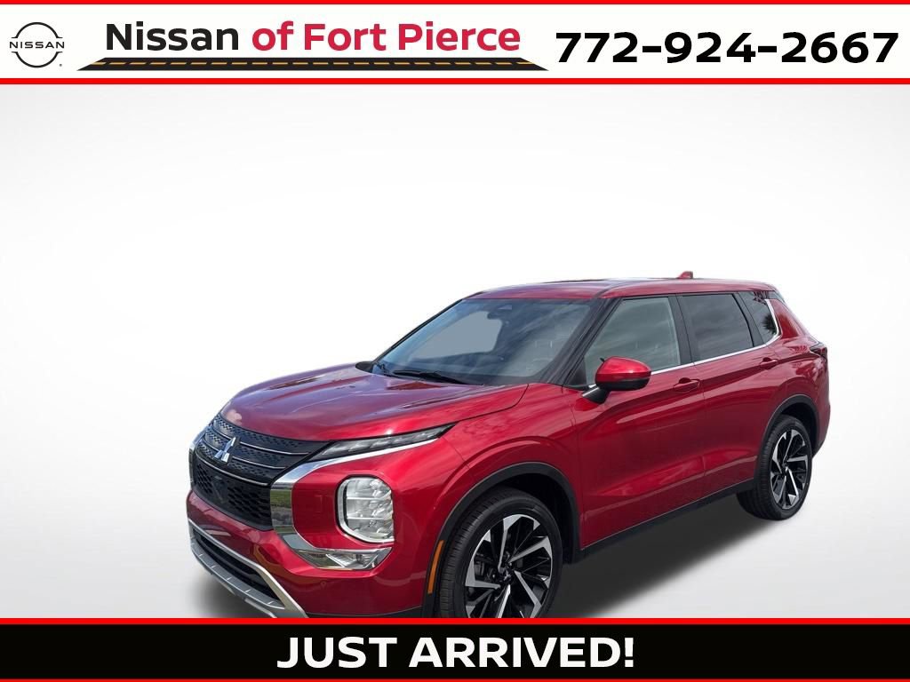 Used 2024 Mitsubishi Outlander SE image 1