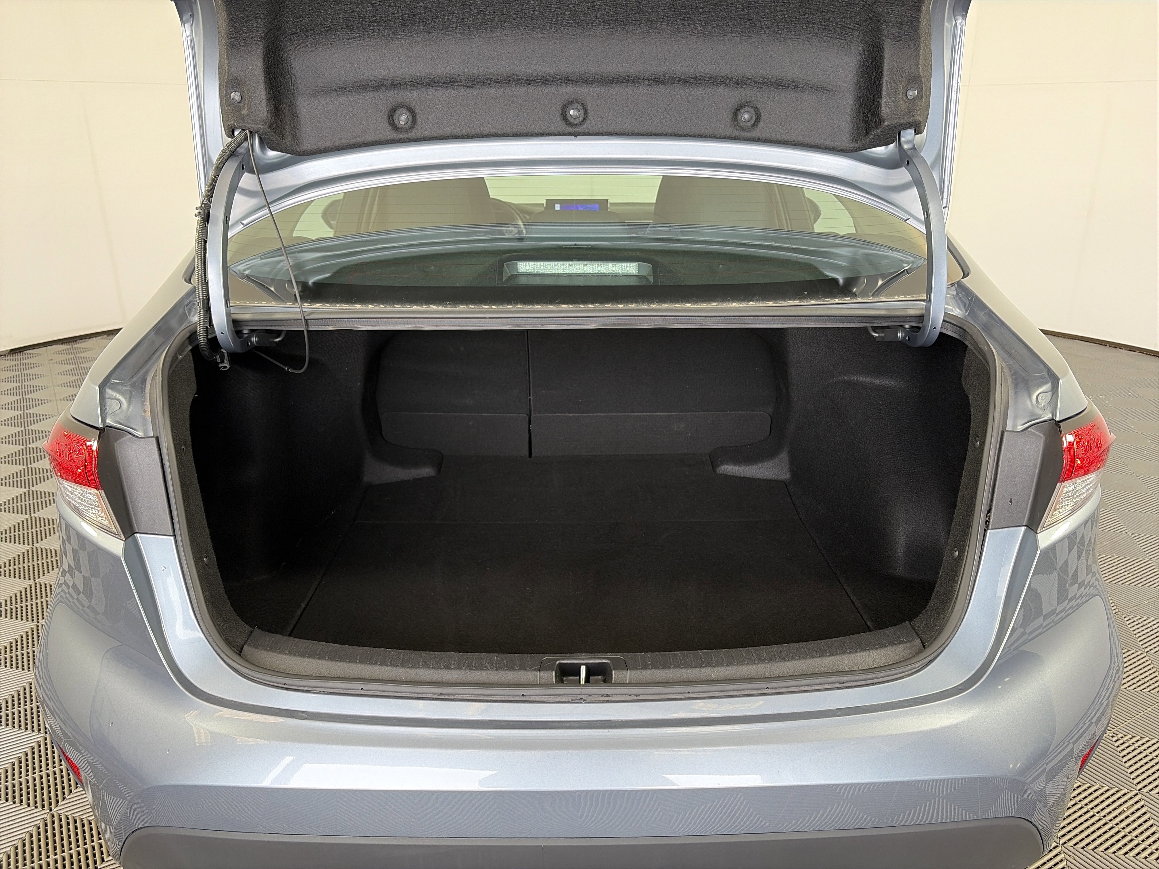 Used 2024 Toyota Corolla LE FWD image 14