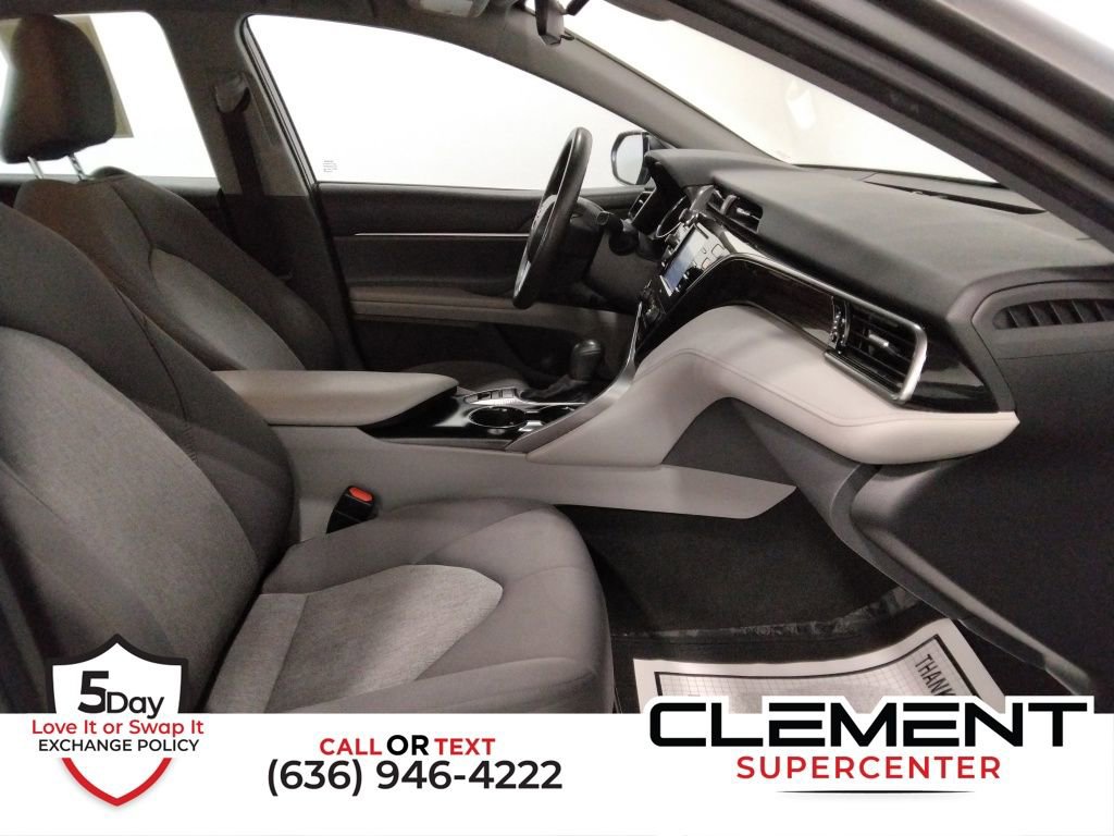 Used 2020 Toyota Camry LE image 32