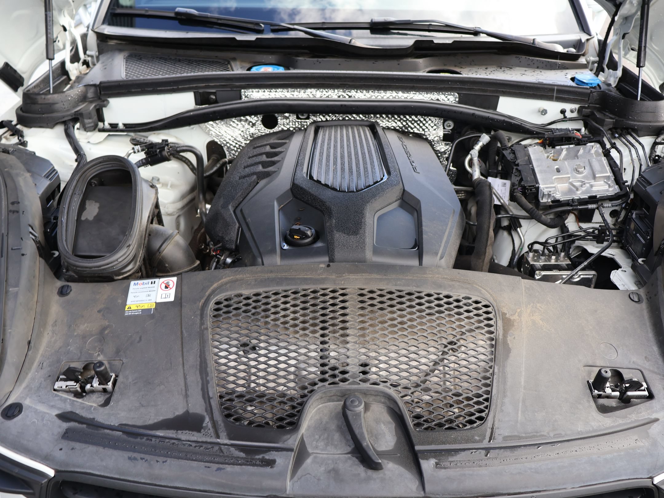 Used 2023 Porsche Macan AWD/4WD image 31