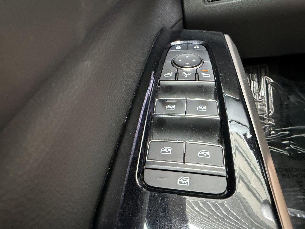 Used 2023 Nissan Pathfinder Platinum image 25