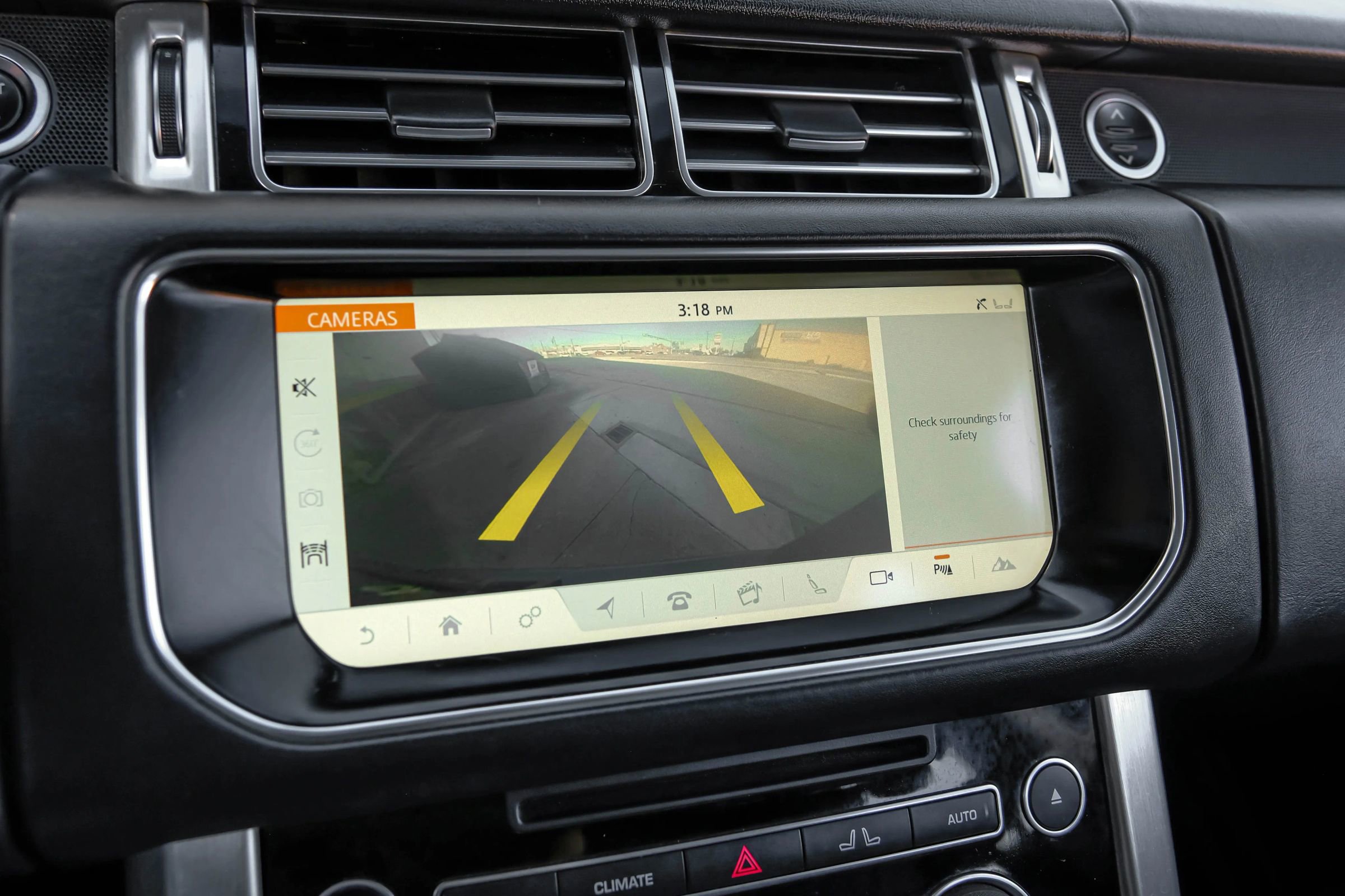 Used 2017 Land Rover Range Rover HSE image 25