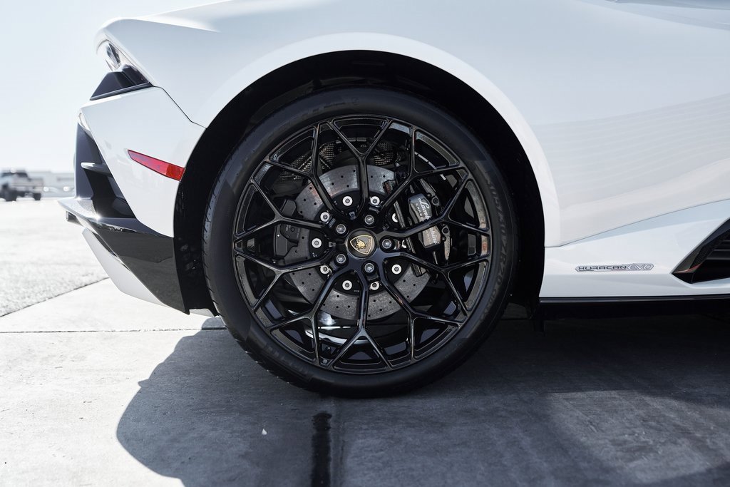 Used 2022 Lamborghini Huracan EVO image 24