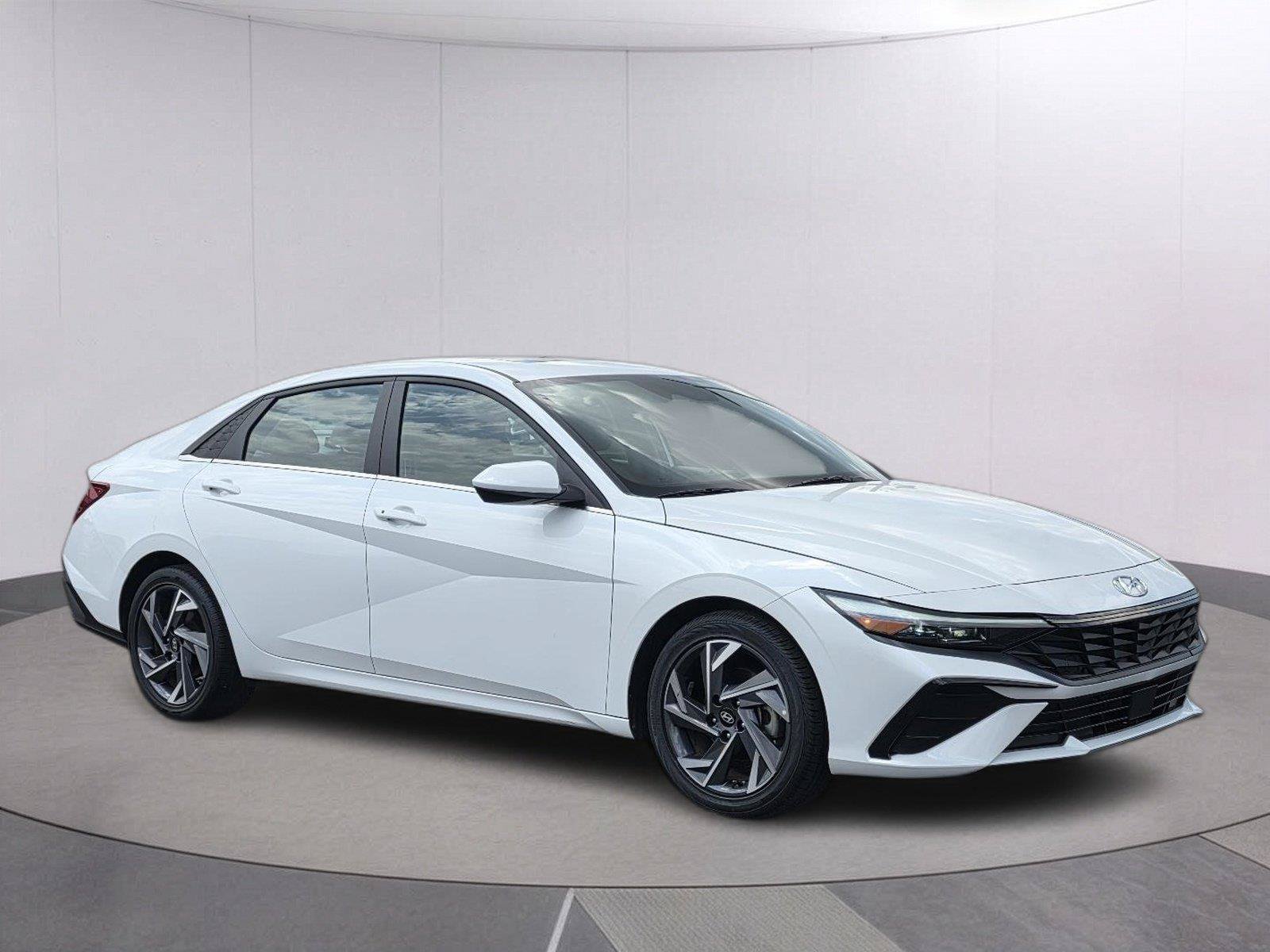 Used 2025 Hyundai Elantra SEL FWD image 3