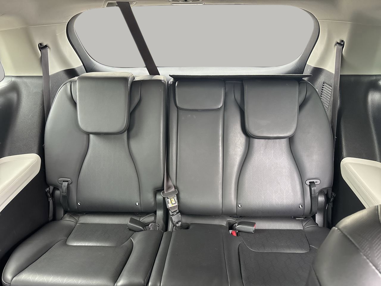 Used 2024 Kia Carnival LX image 17