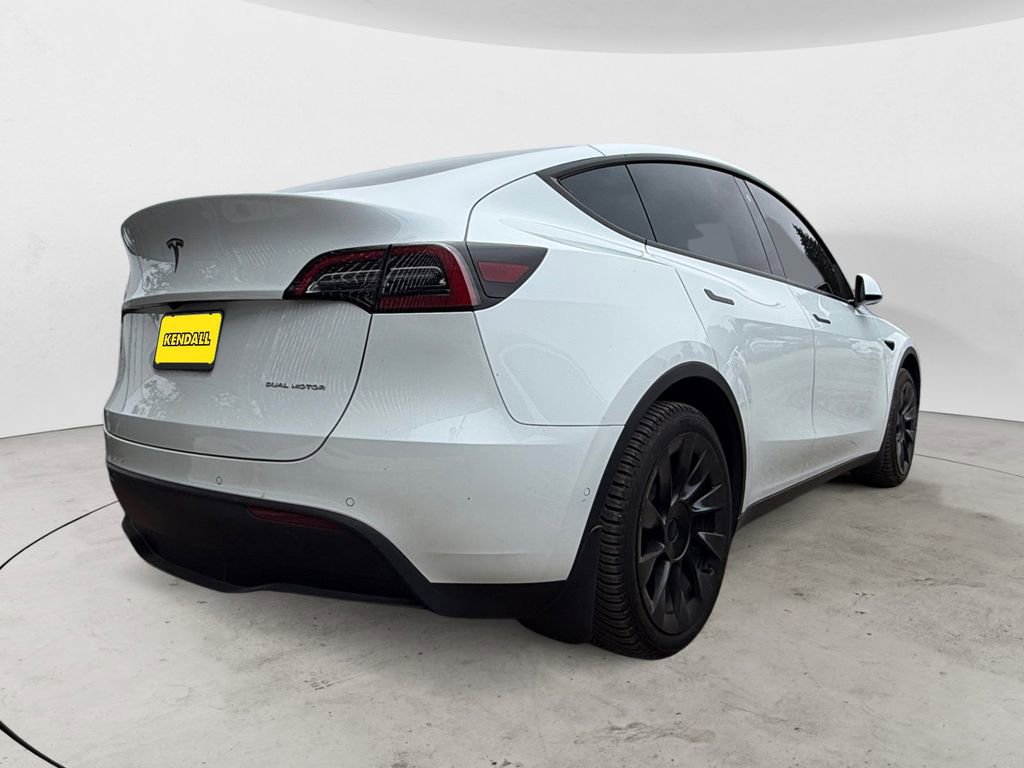Used 2022 Tesla Model Y Long Range AWD/4WD image 4