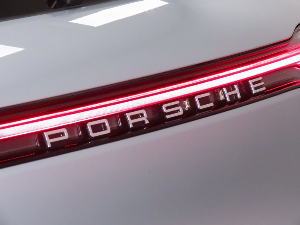Certified 2026 Porsche Macan AWD/4WD image 12