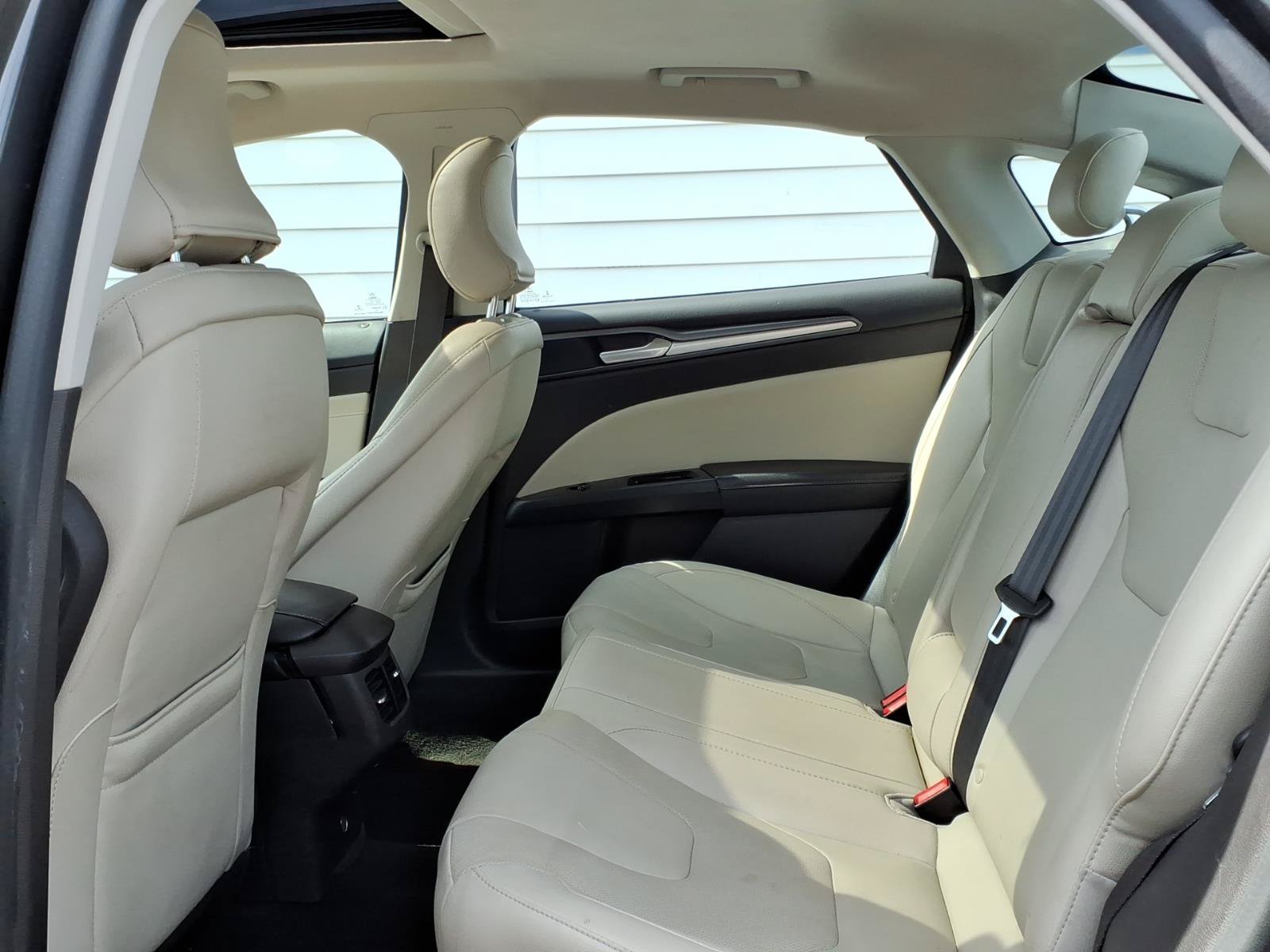 Used 2016 Ford Fusion Titanium FWD image 10