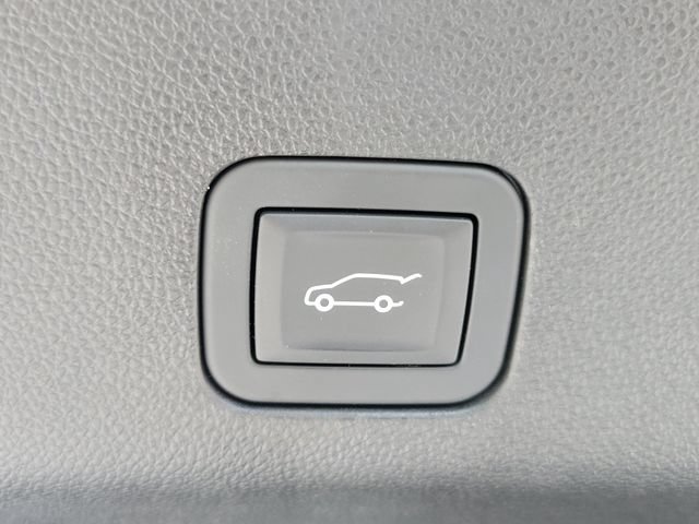 Certified 2025 Cadillac Escalade ESV Sport Platinum w/ LPO, Floor Liner Package AWD/4WD image 8