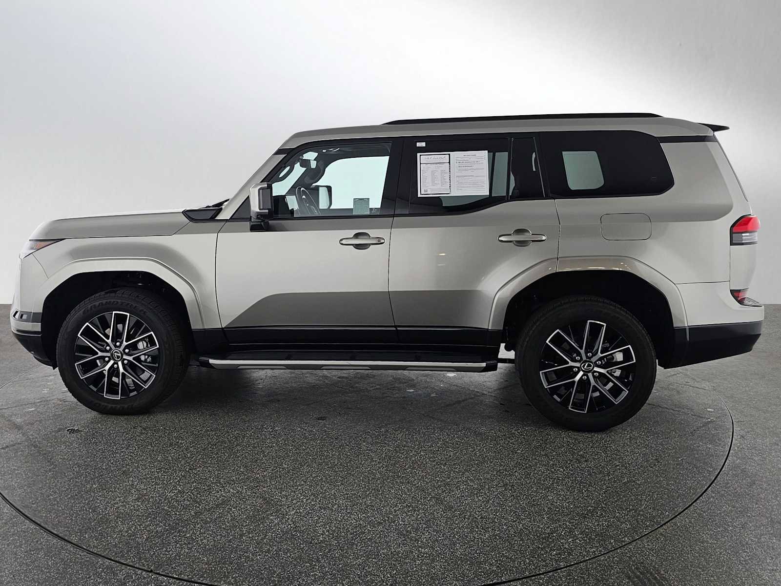 Used 2024 Lexus GX 550 w/ Accessory Package (2T) image 6