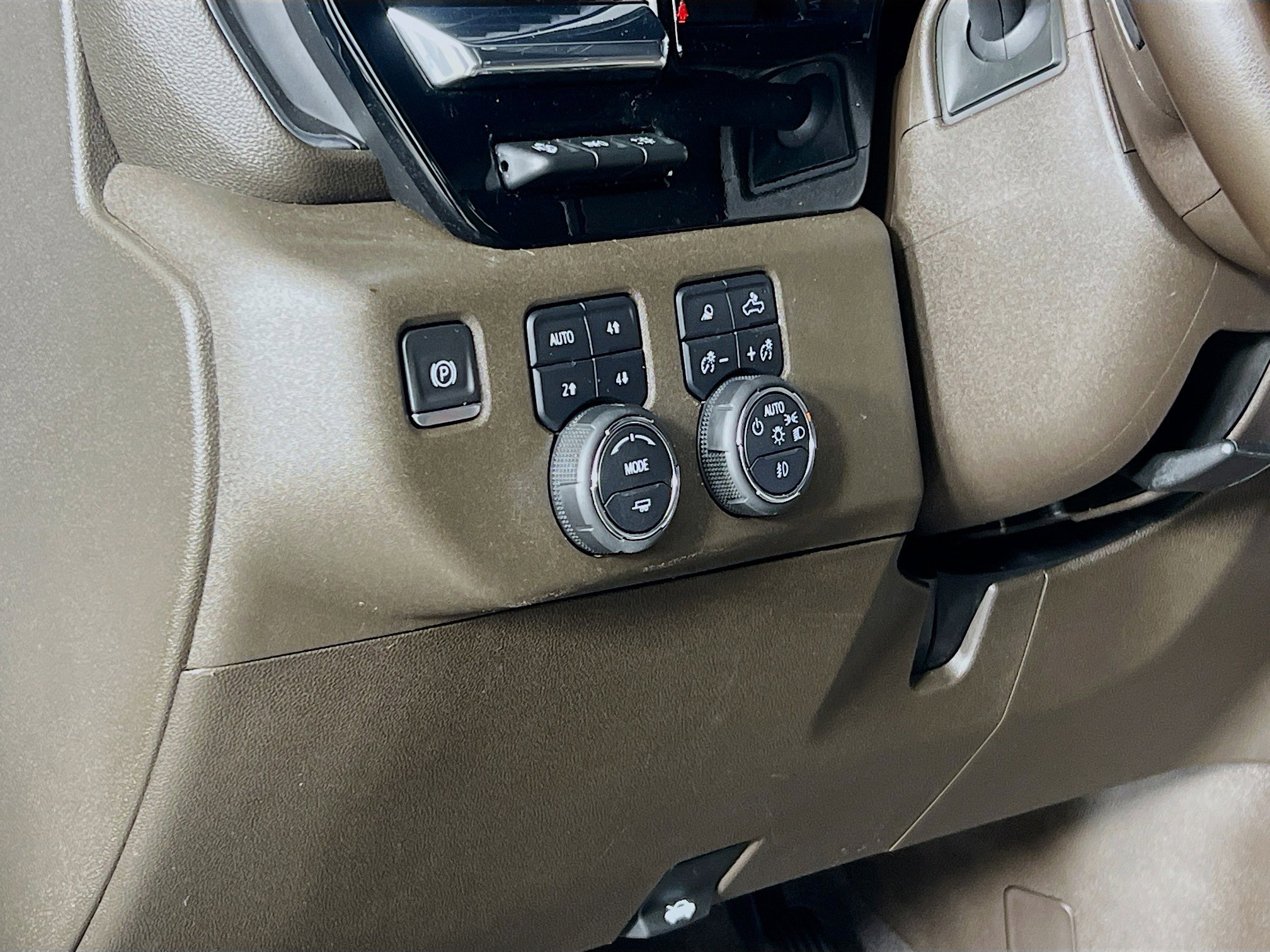 Used 2024 Chevrolet Silverado 3500 LTZ w/ LTZ Plus Package image 10