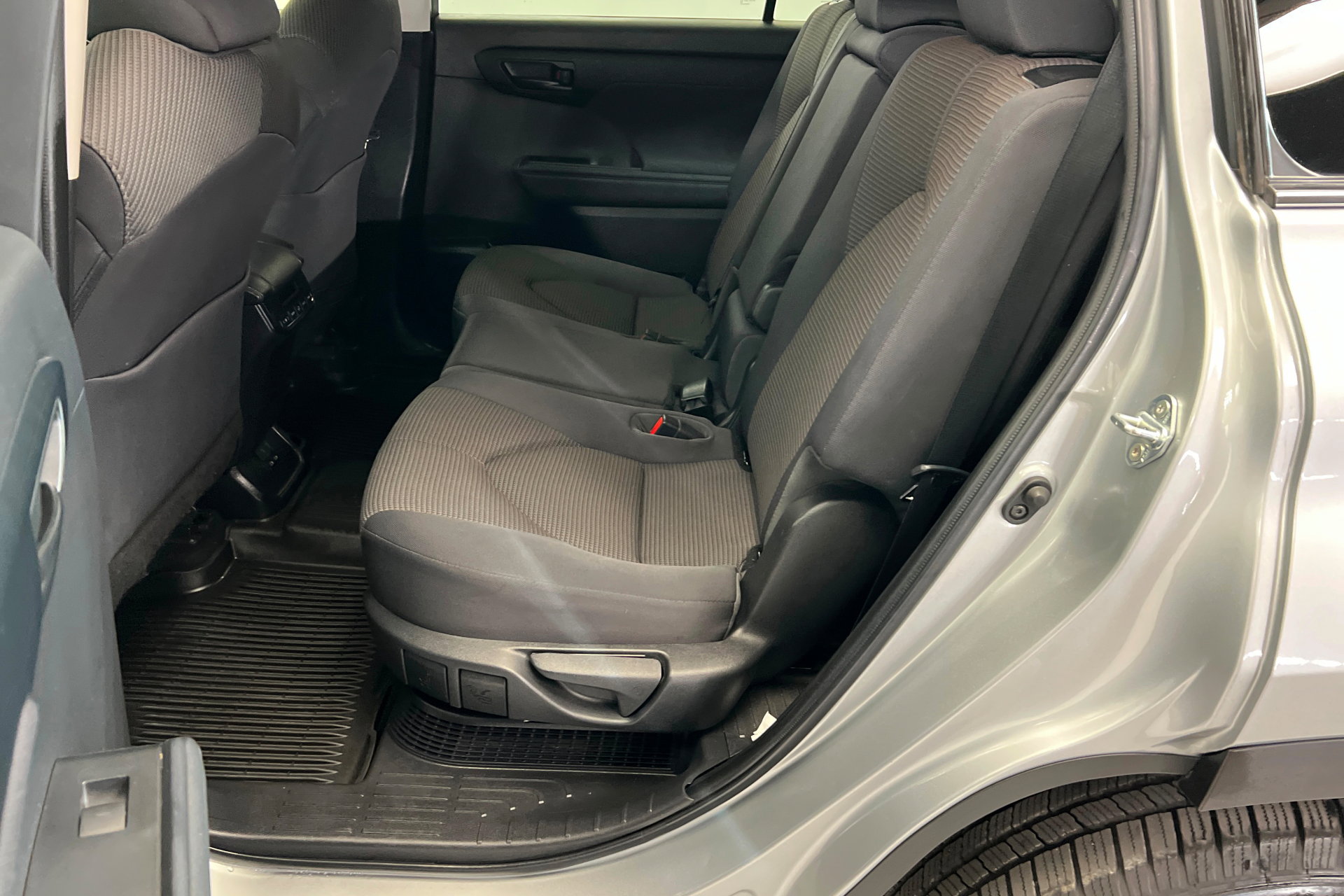 Used 2022 Toyota Highlander LE image 22