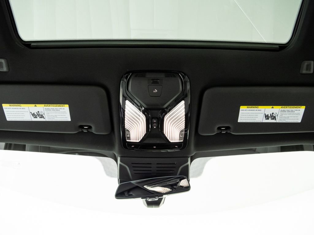 Used 2025 BMW X5 xDrive50e w/ Parking Assistance Package AWD/4WD image 17