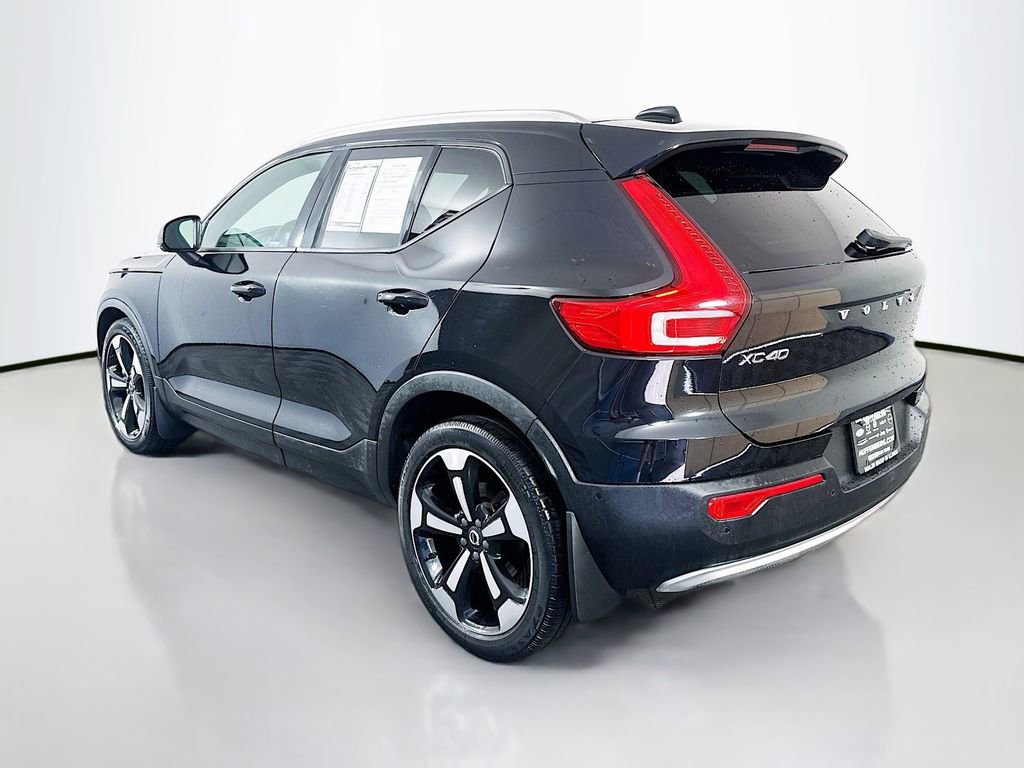 Used 2019 Volvo XC40 T5 Momentum image 5
