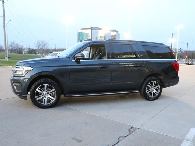 Used 2023 Ford Expedition Max XLT image 3