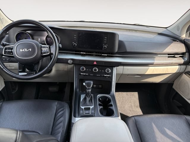 Used 2023 Kia Carnival LX FWD image 10