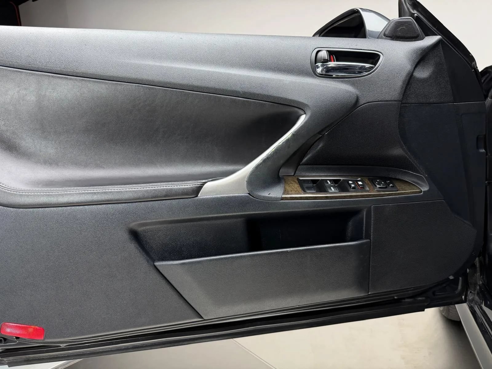 Used 2010 Lexus IS 250C RWD image 20