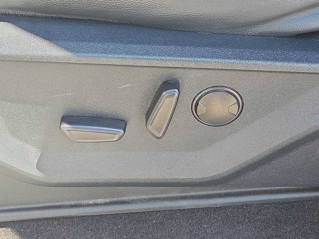 Used 2025 Ford F150 Lariat w/ Equipment Group 501A Mid image 24