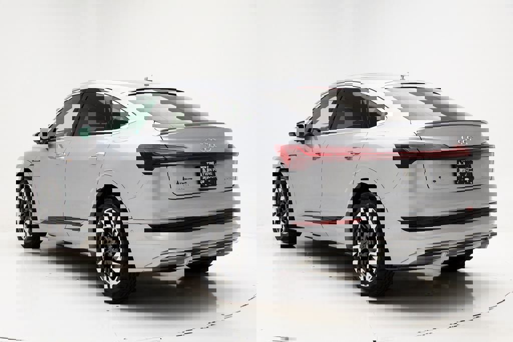 Used 2023 Audi e-tron Premium Plus w/ Premium Plus Package image 6