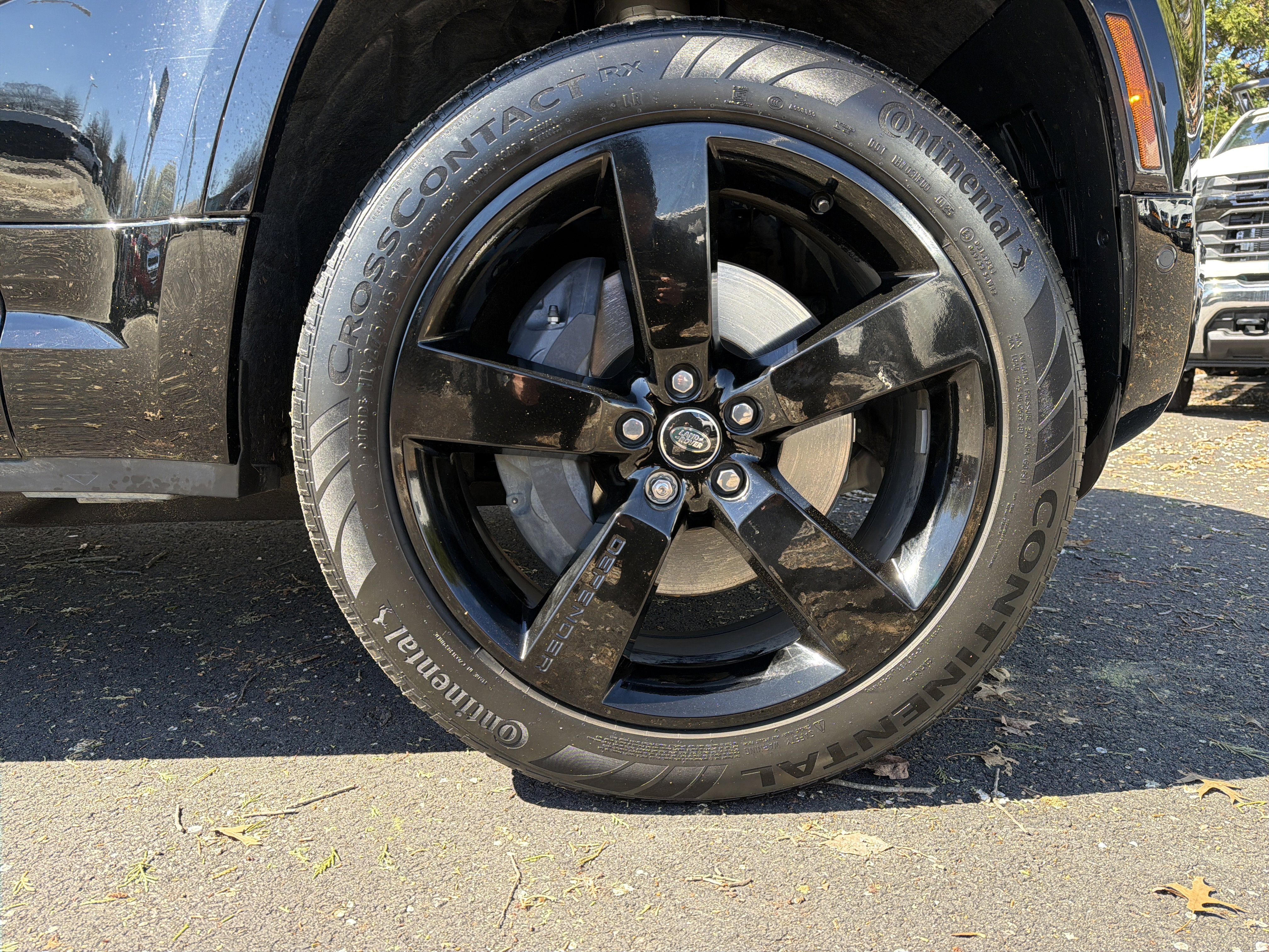 Used 2025 Land Rover Defender 130 X-Dynamic SE image 13