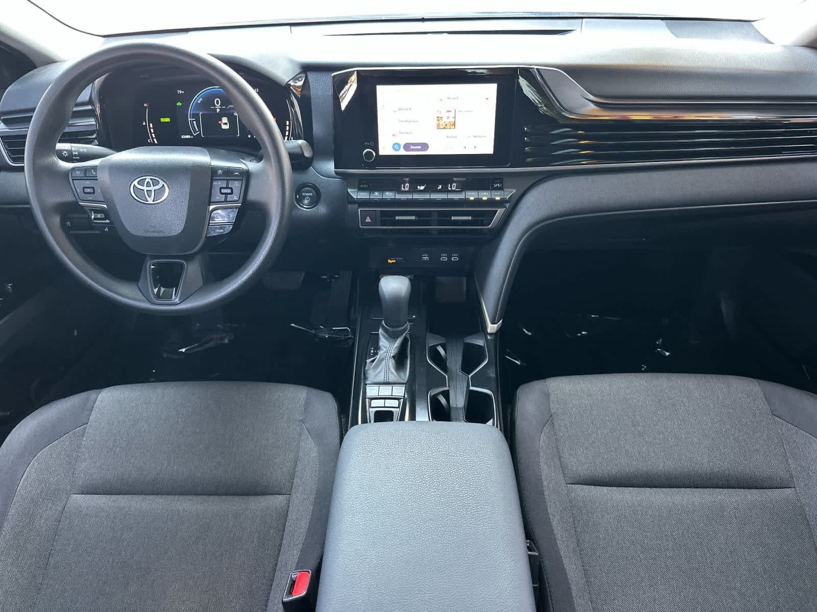 Used 2025 Toyota Camry LE FWD image 4